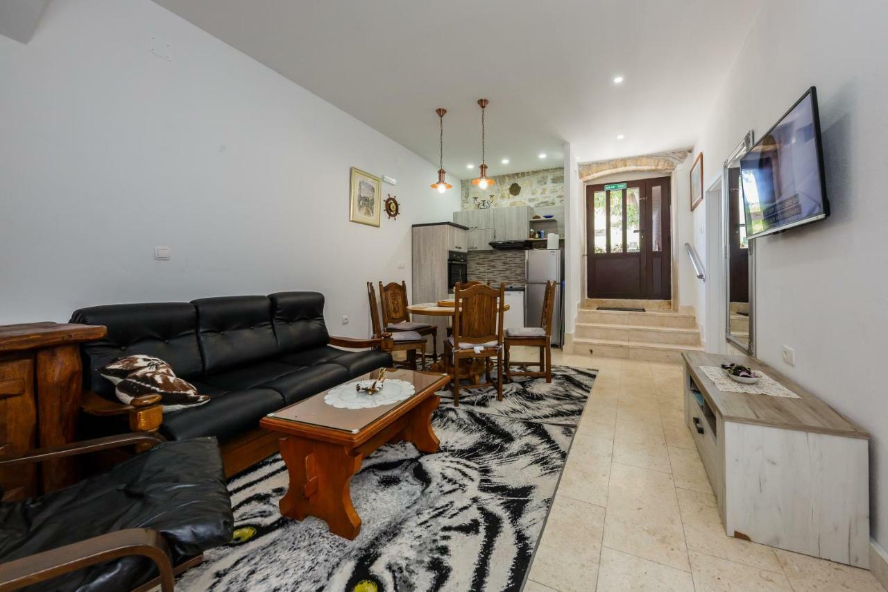 Apartman Lavanda คาชเตลา ภายนอก รูปภาพ
